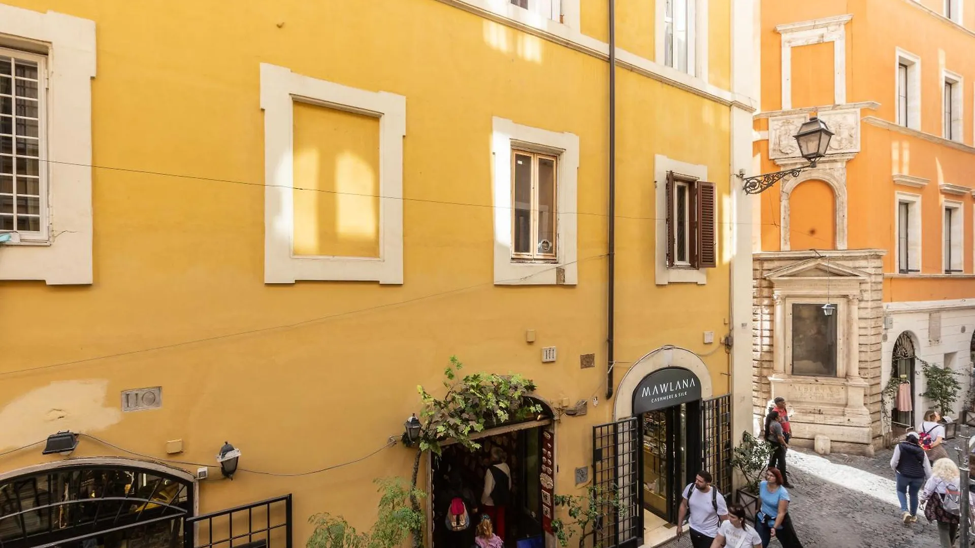 Palazzo De Mochis By Rental In Rome