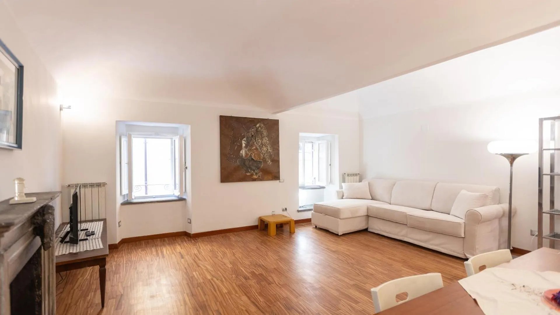 Palazzo De Mochis By Rental In Rome